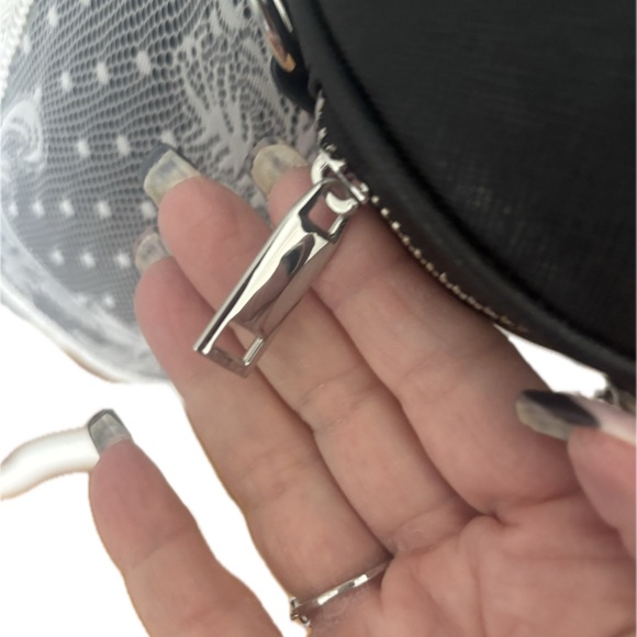 GUESS Black Belt Bag with Iconic Branding - Picture 4 of 7